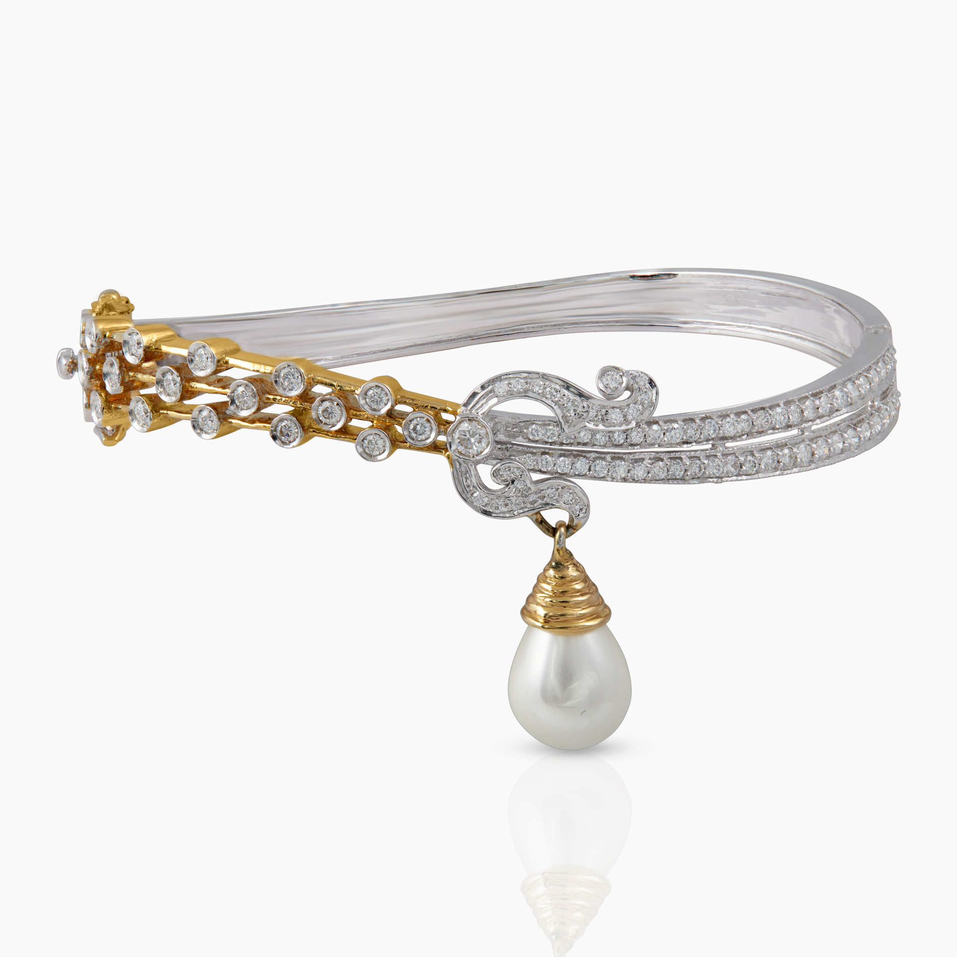 Pure Essence Pearl Bracelet