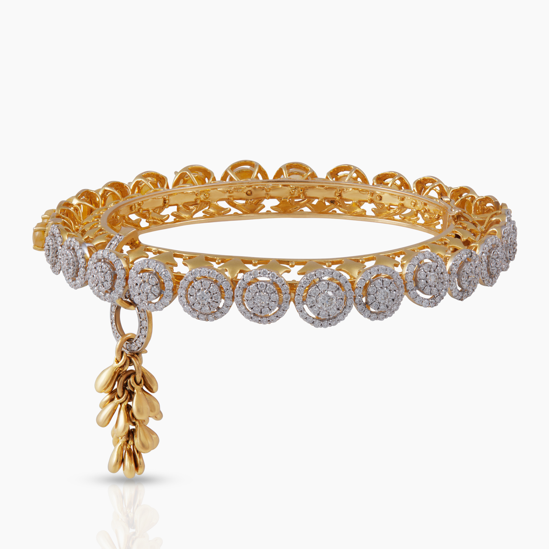 Regal Gleamming With Charm